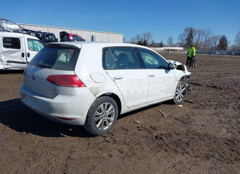 Photo 4 of 2015 Volkswagen Golf TDI S 4-DOOR (VIN 3VW2A7AU0FM053543)