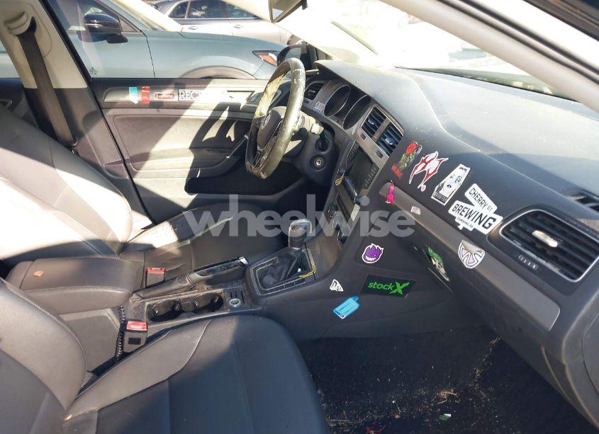 Photo 5 of 2015 Volkswagen Golf TDI S 4-DOOR (VIN 3VW2A7AU1FM026545)