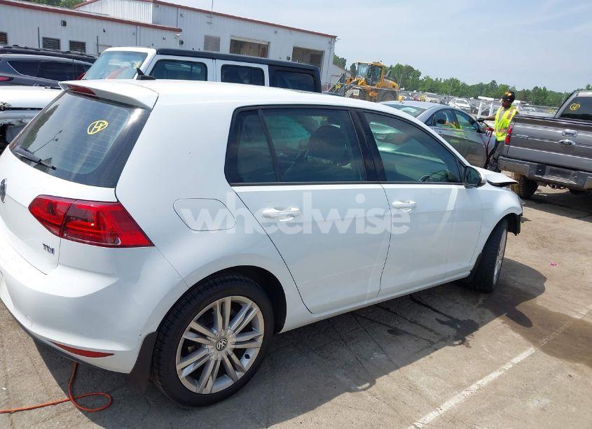 Photo 13 of 2015 Volkswagen Golf TDI SE 4-DOOR (VIN 3VW2A7AU2FM046626)