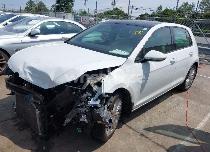 Photo 2 of 2015 Volkswagen Golf TDI SE 4-DOOR (VIN 3VW2A7AU2FM046626)