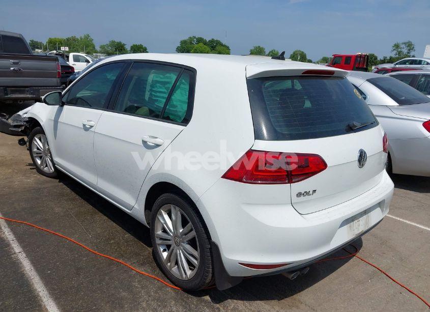 Photo 3 of 2015 Volkswagen Golf TDI SE 4-DOOR (VIN 3VW2A7AU2FM046626)