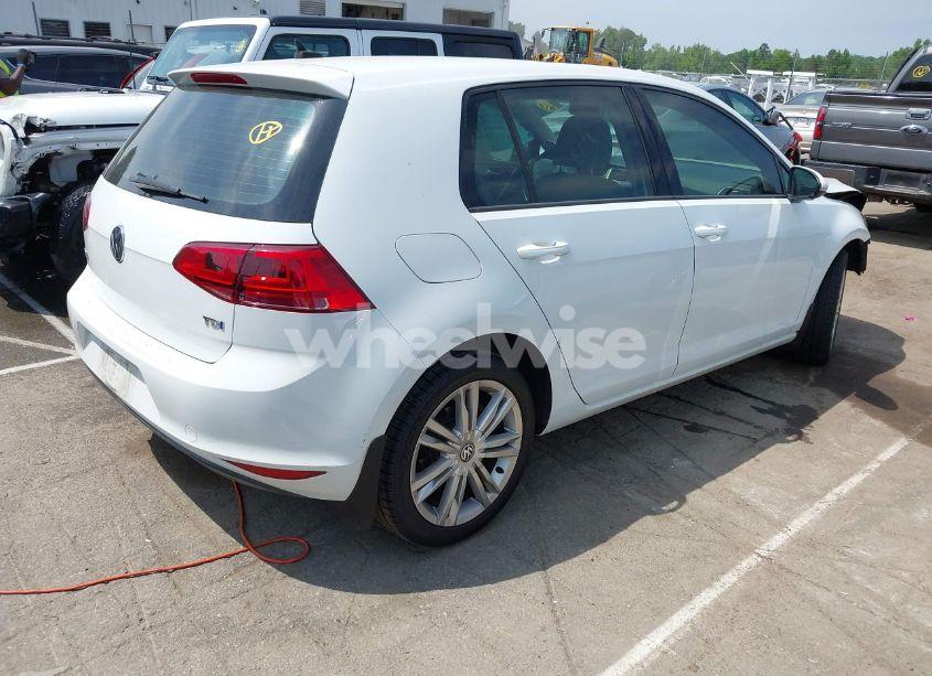 Photo 4 of 2015 Volkswagen Golf TDI SE 4-DOOR (VIN 3VW2A7AU2FM046626)