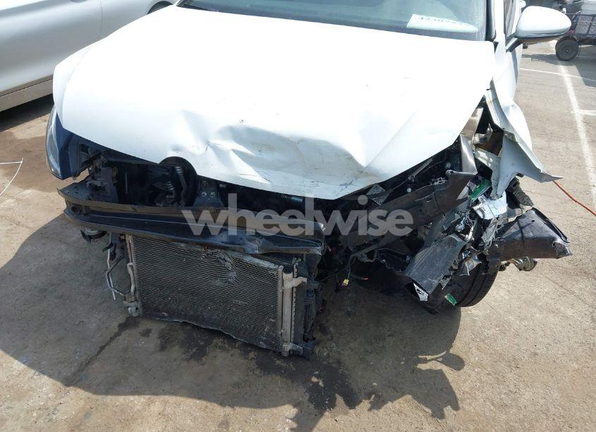 Photo 6 of 2015 Volkswagen Golf TDI SE 4-DOOR (VIN 3VW2A7AU2FM046626)