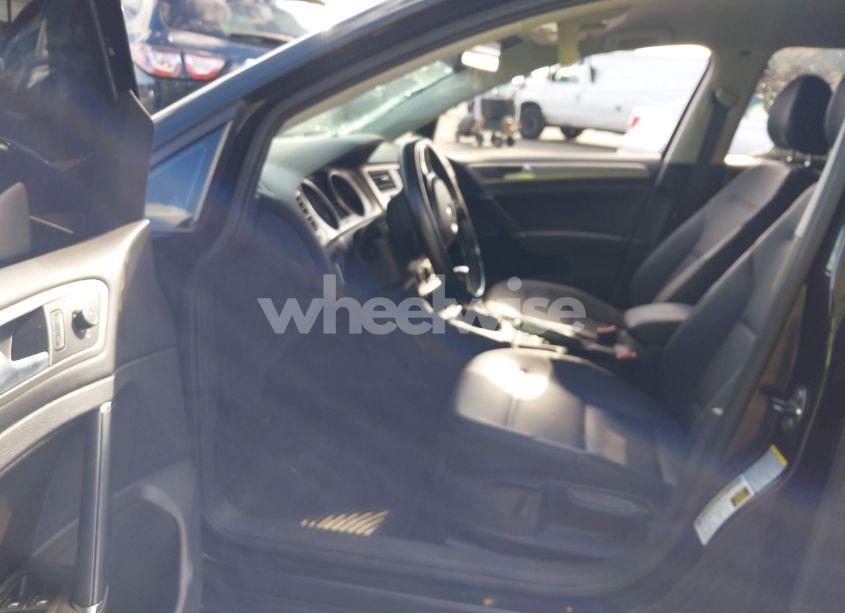 Photo 5 of 2015 Volkswagen Golf TDI S 4-DOOR (VIN 3VW2A7AU8FM061597)