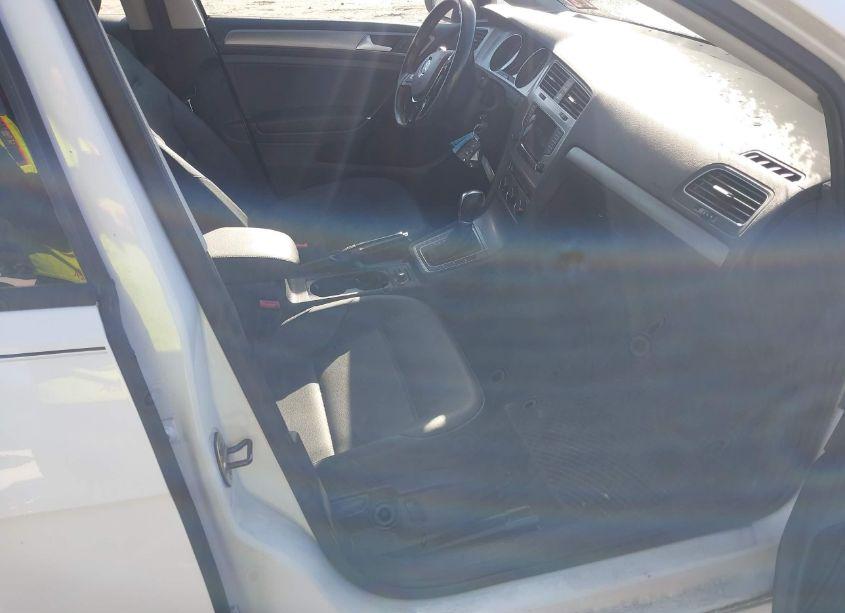 Photo 5 of 2015 Volkswagen Golf TDI S 4-DOOR (VIN 3VW2A7AUXFM030562)
