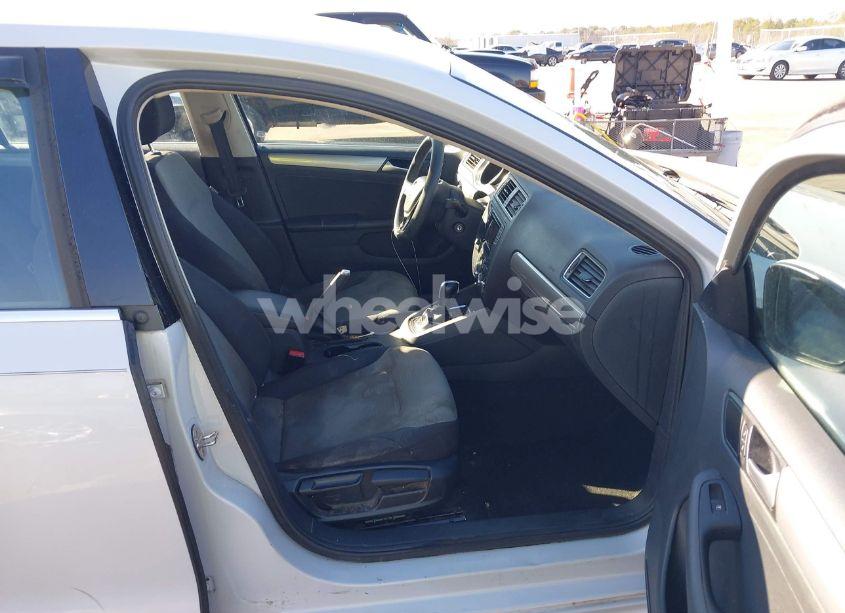 Photo 5 of 2017 Volkswagen Jetta 1.4T S (VIN 3VW2B7AJ0HM240402)