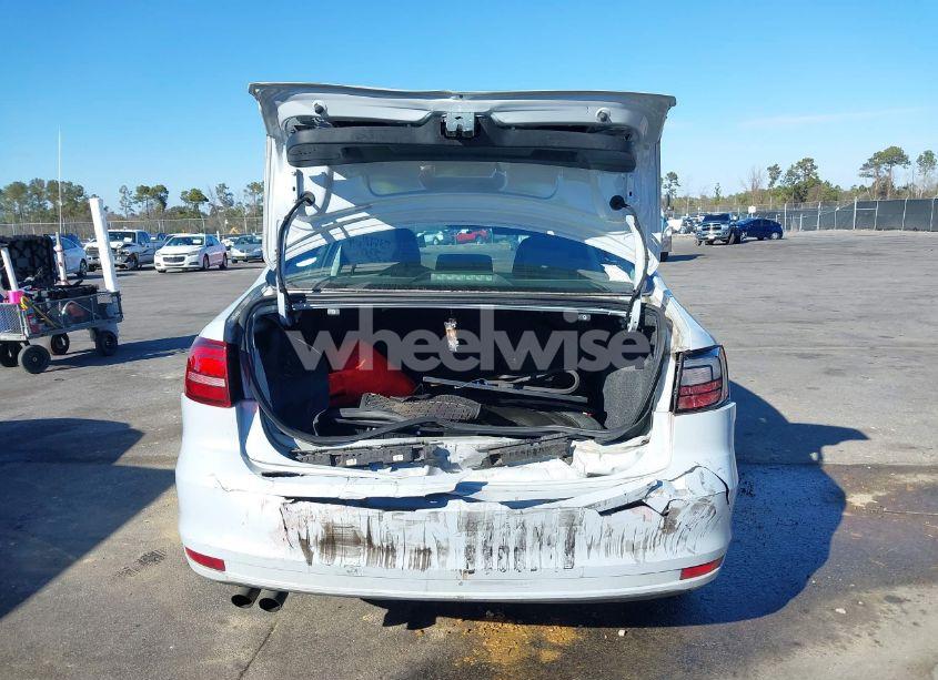 Photo 6 of 2017 Volkswagen Jetta 1.4T S (VIN 3VW2B7AJ0HM240402)