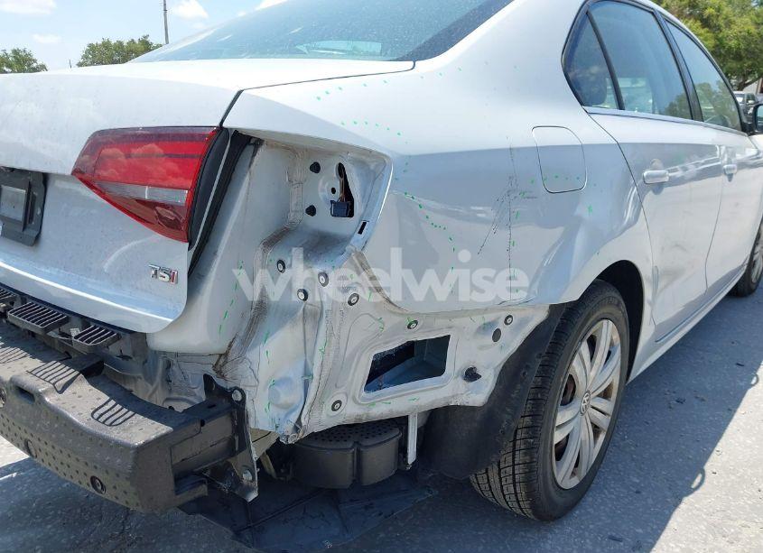 Photo 6 of 2017 Volkswagen Jetta 1.4T S (VIN 3VW2B7AJ0HM405249)