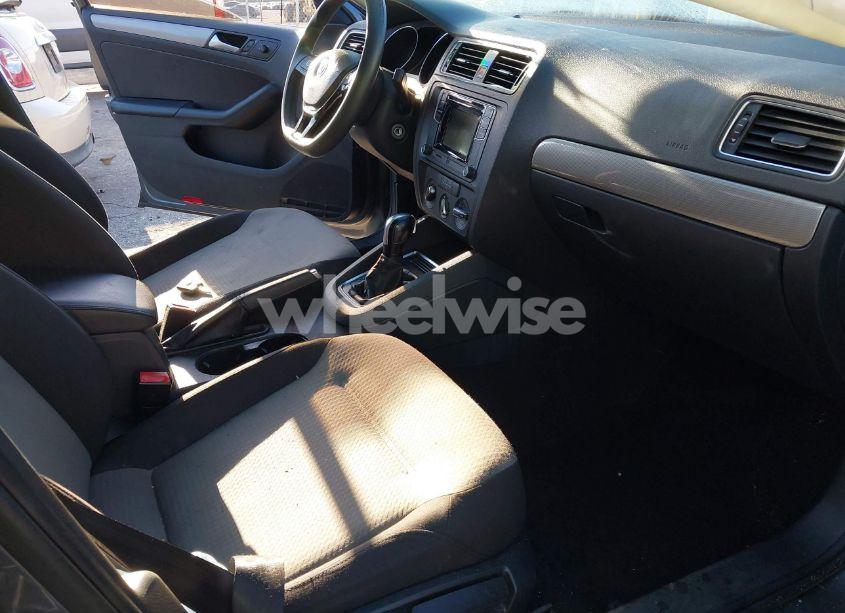 Photo 5 of 2017 Volkswagen Jetta 1.4T S (VIN 3VW2B7AJ0HM405915)