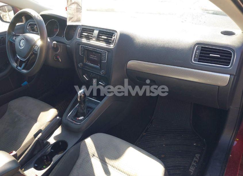 Photo 5 of 2017 Volkswagen Jetta 1.4T S (VIN 3VW2B7AJ1HM256401)