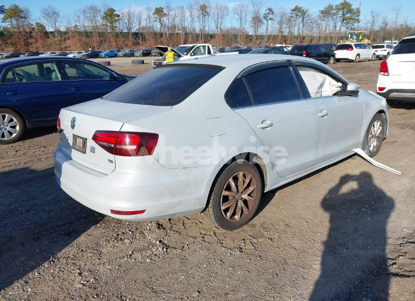 Photo 4 of 2017 Volkswagen Jetta 1.4T S (VIN 3VW2B7AJ1HM259380)
