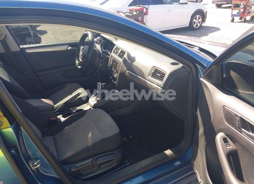 Photo 5 of 2017 Volkswagen Jetta 1.4T S (VIN 3VW2B7AJ1HM274820)