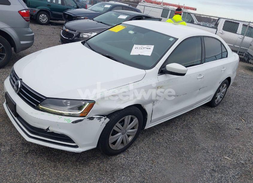 Photo 2 of 2017 Volkswagen Jetta 1.4T S (VIN 3VW2B7AJ1HM387117)