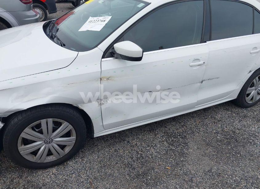Photo 6 of 2017 Volkswagen Jetta 1.4T S (VIN 3VW2B7AJ1HM387117)