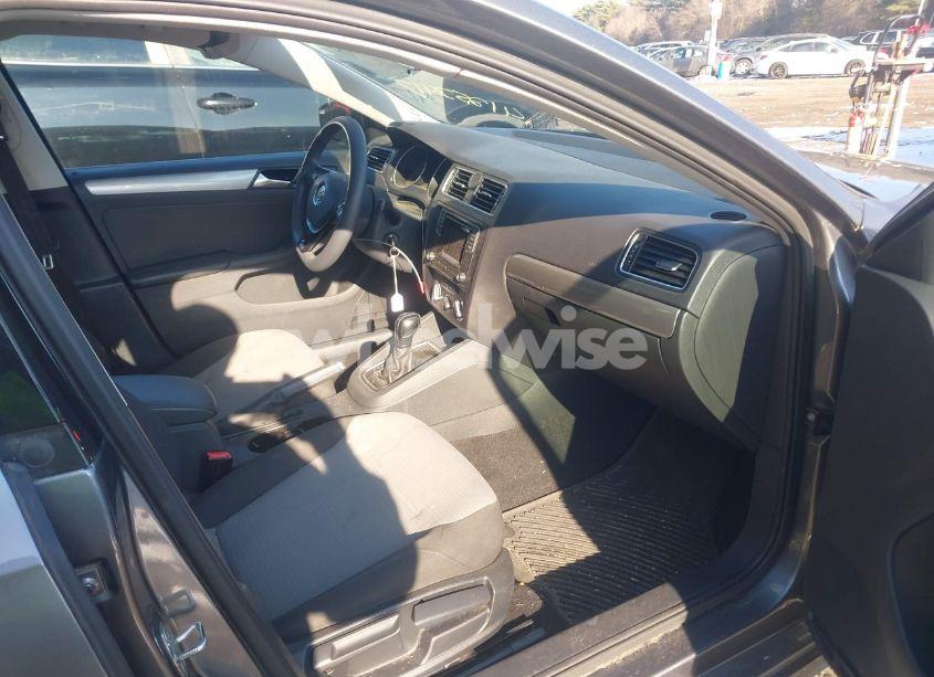 Photo 5 of 2017 Volkswagen Jetta 1.4T S (VIN 3VW2B7AJ1HM391104)