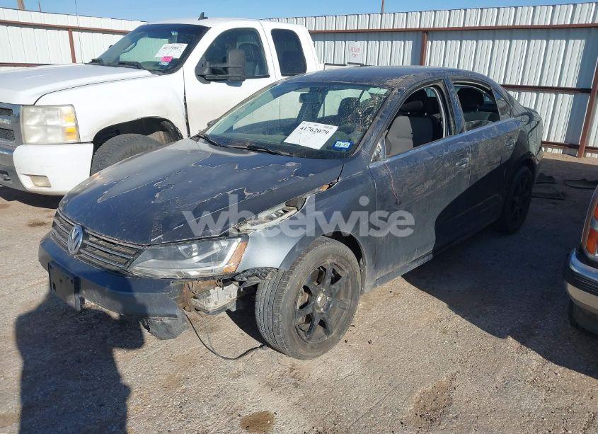 Photo 2 of 2017 Volkswagen Jetta 1.4T S (VIN 3VW2B7AJ2HM212570)