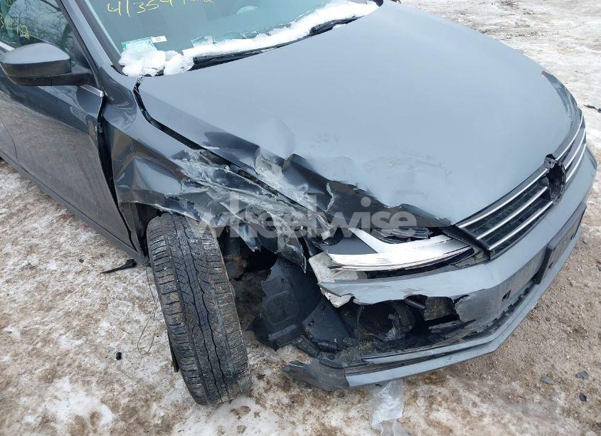 Photo 6 of 2017 Volkswagen Jetta 1.4T S (VIN 3VW2B7AJ2HM228624)