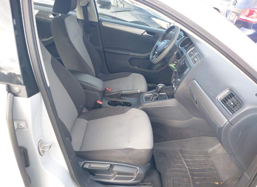 Photo 5 of 2017 Volkswagen Jetta 1.4T S (VIN 3VW2B7AJ2HM246699)