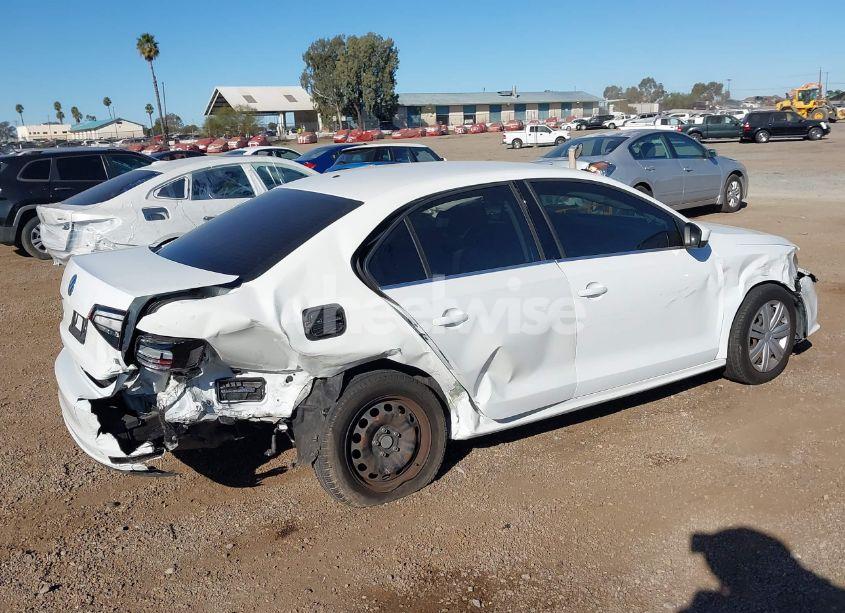 Photo 6 of 2017 Volkswagen Jetta 1.4T S (VIN 3VW2B7AJ2HM327654)