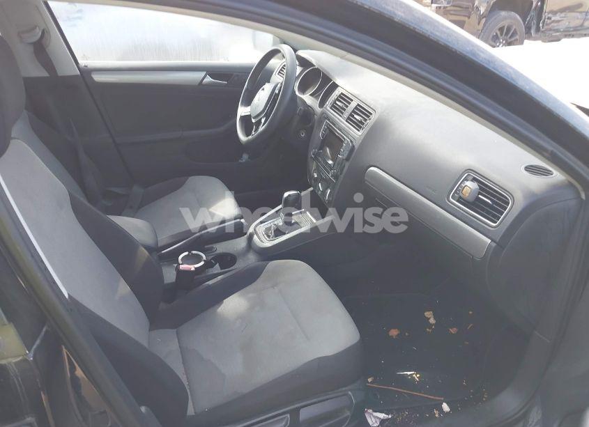 Photo 5 of 2017 Volkswagen Jetta 1.4T S (VIN 3VW2B7AJ2HM375428)