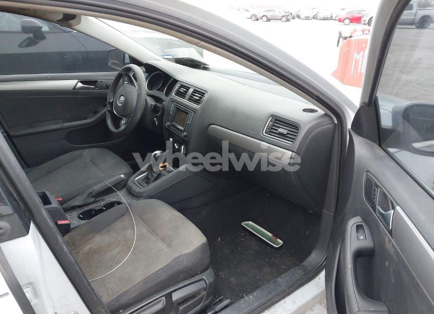 Photo 5 of 2017 Volkswagen Jetta 1.4T S (VIN 3VW2B7AJ2HM397719)