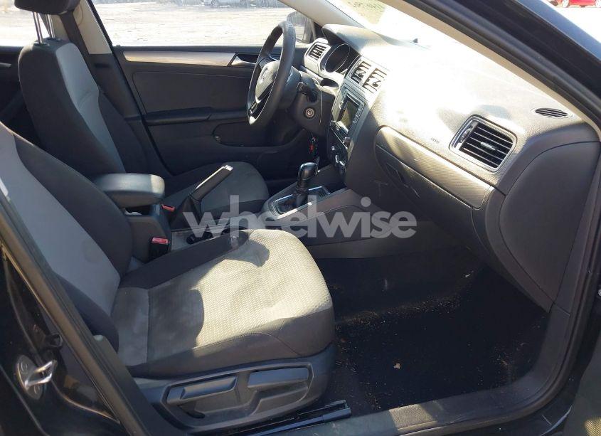 Photo 5 of 2017 Volkswagen Jetta 1.4T S (VIN 3VW2B7AJ3HM214909)