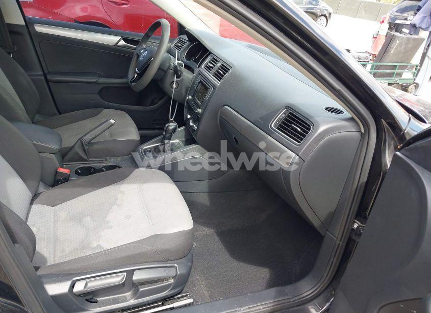 Photo 5 of 2017 Volkswagen Jetta 1.4T S (VIN 3VW2B7AJ3HM251183)