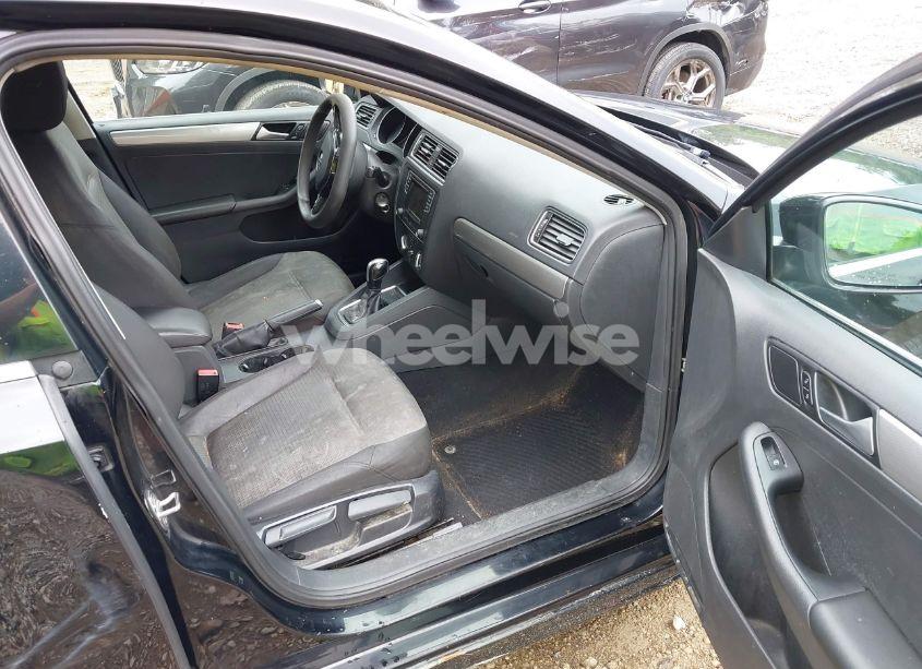 Photo 5 of 2017 Volkswagen Jetta 1.4T S (VIN 3VW2B7AJ3HM303198)