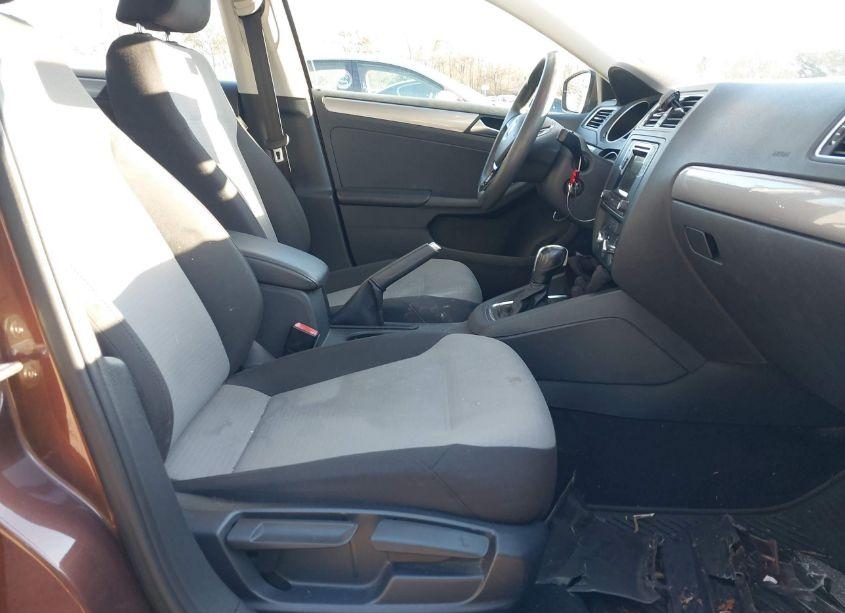 Photo 5 of 2017 Volkswagen Jetta 1.4T S (VIN 3VW2B7AJ3HM322320)