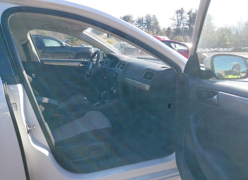 Photo 5 of 2017 Volkswagen Jetta 1.4T S (VIN 3VW2B7AJ3HM332877)