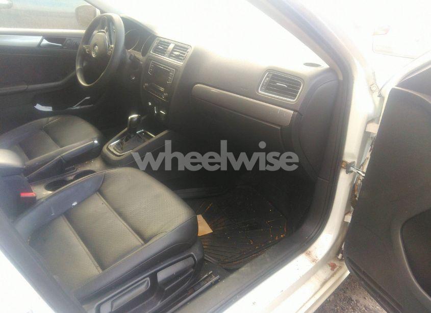 Photo 5 of 2017 Volkswagen Jetta 1.4T S (VIN 3VW2B7AJ3HM378869)