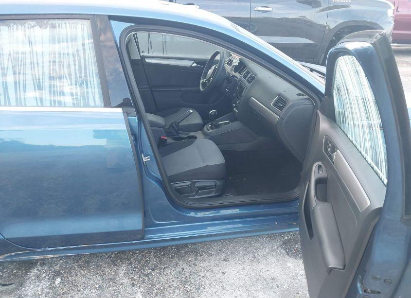 Photo 5 of 2017 Volkswagen Jetta 1.4T S (VIN 3VW2B7AJ3HM387720)