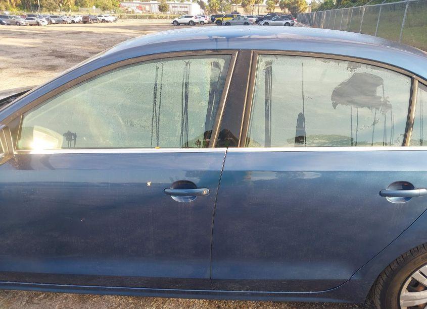 Photo 6 of 2017 Volkswagen Jetta 1.4T S (VIN 3VW2B7AJ3HM387720)