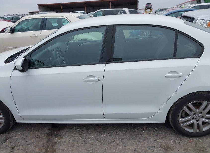 Photo 14 of 2018 Volkswagen Jetta 1.4T S (VIN 3VW2B7AJ3JM251819)