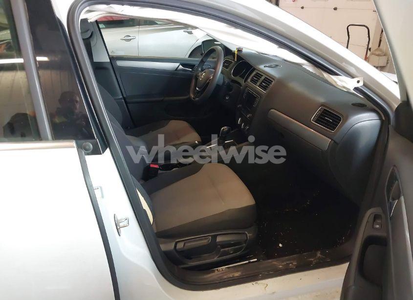 Photo 5 of 2017 Volkswagen Jetta 1.4T S (VIN 3VW2B7AJ4HM270602)