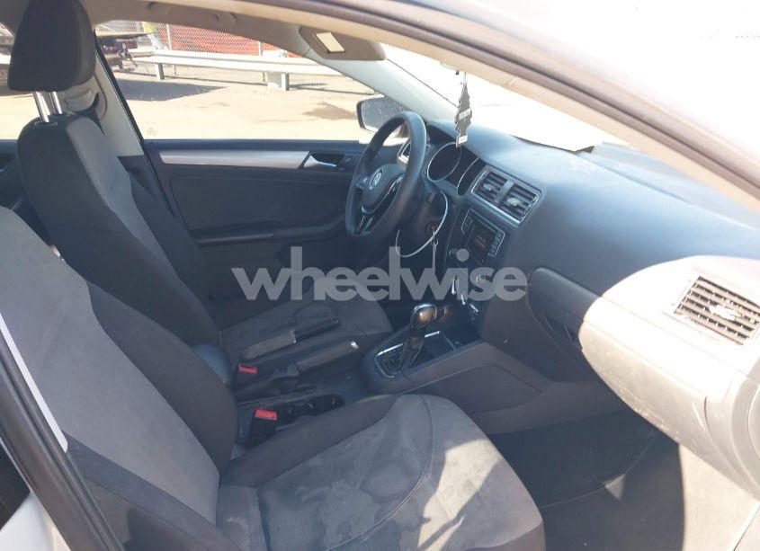 Photo 5 of 2017 Volkswagen Jetta 1.4T S (VIN 3VW2B7AJ4HM284841)