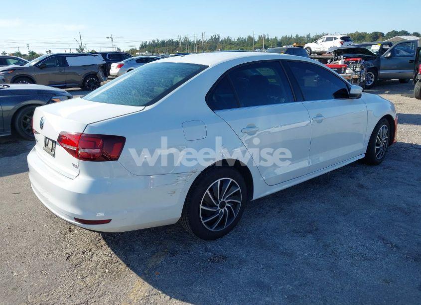 Photo 4 of 2017 Volkswagen Jetta 1.4T S (VIN 3VW2B7AJ4HM315425)