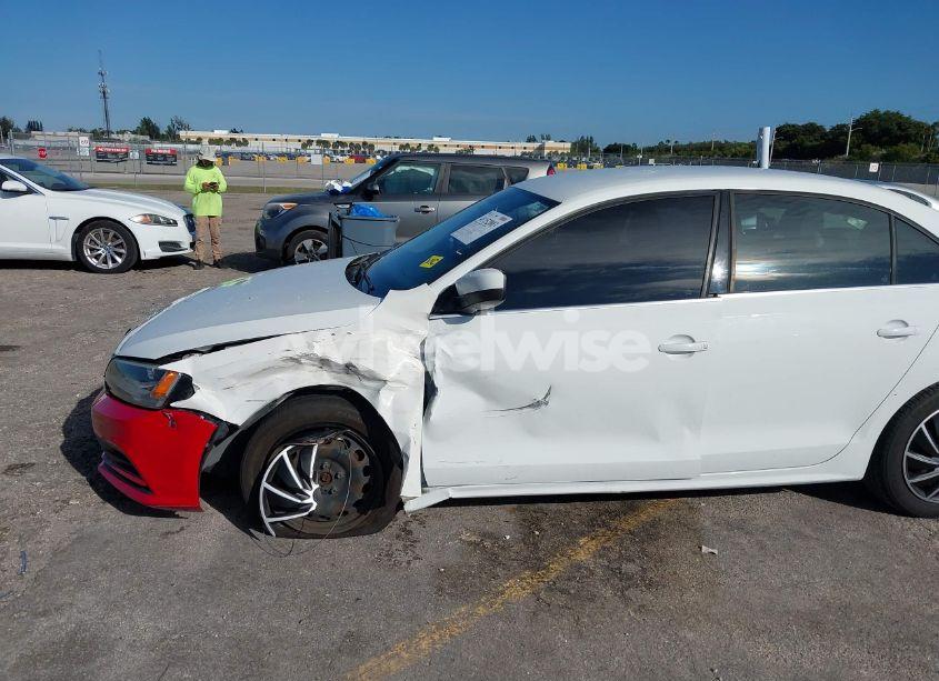 Photo 6 of 2017 Volkswagen Jetta 1.4T S (VIN 3VW2B7AJ4HM315425)
