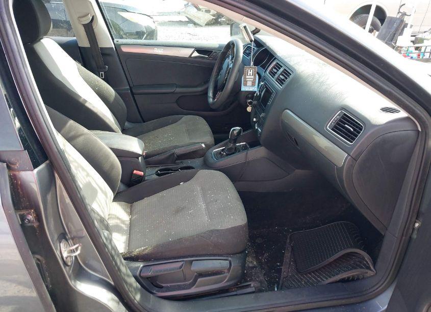 Photo 5 of 2017 Volkswagen Jetta 1.4T S (VIN 3VW2B7AJ4HM329647)