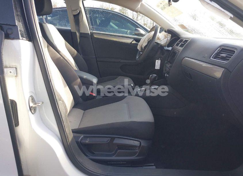 Photo 5 of 2017 Volkswagen Jetta 1.4T S (VIN 3VW2B7AJ4HM337571)