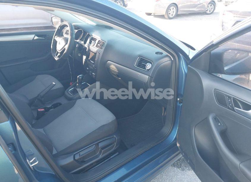 Photo 5 of 2017 Volkswagen Jetta 1.4T S (VIN 3VW2B7AJ4HM361370)