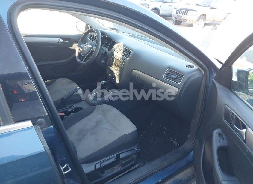 Photo 5 of 2017 Volkswagen Jetta 1.4T S (VIN 3VW2B7AJ4HM383241)