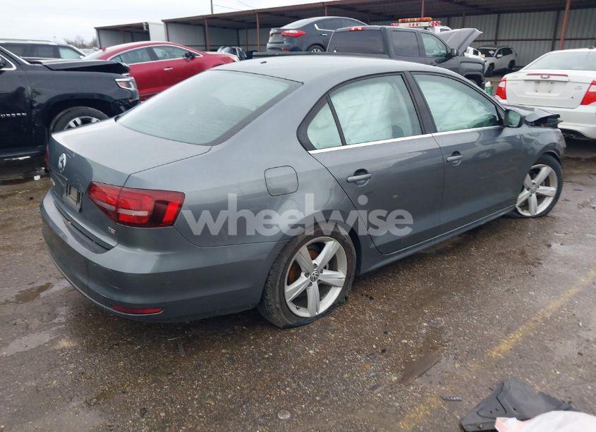 Photo 4 of 2017 Volkswagen Jetta 1.4T S (VIN 3VW2B7AJ4HM391825)