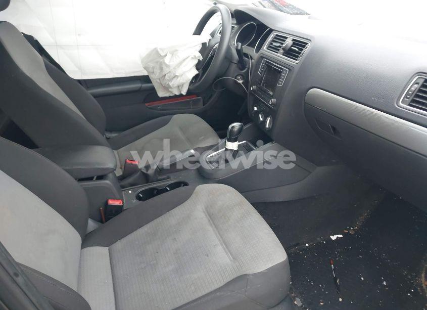 Photo 5 of 2017 Volkswagen Jetta 1.4T S (VIN 3VW2B7AJ4HM391825)