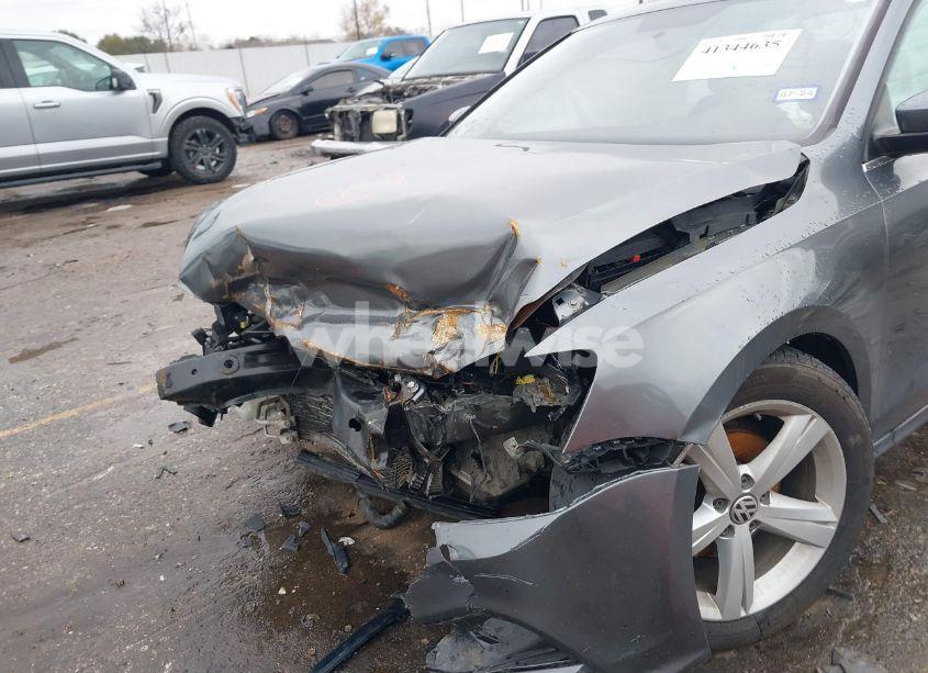 Photo 6 of 2017 Volkswagen Jetta 1.4T S (VIN 3VW2B7AJ4HM391825)