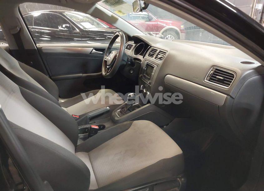 Photo 5 of 2017 Volkswagen Jetta 1.4T S (VIN 3VW2B7AJ4HM410177)