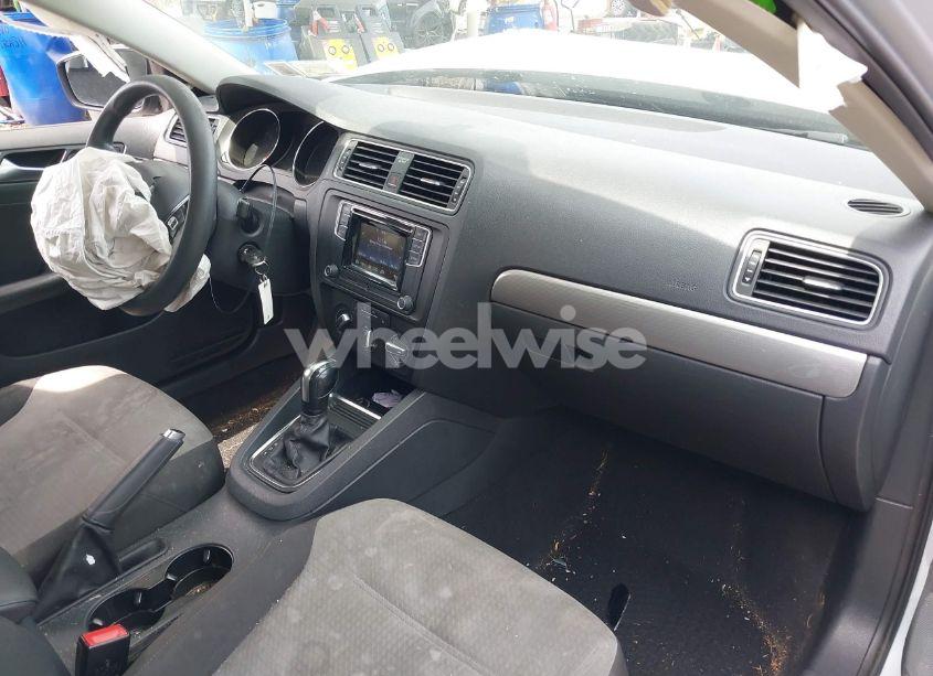 Photo 5 of 2017 Volkswagen Jetta 1.4T S (VIN 3VW2B7AJ5HM223207)