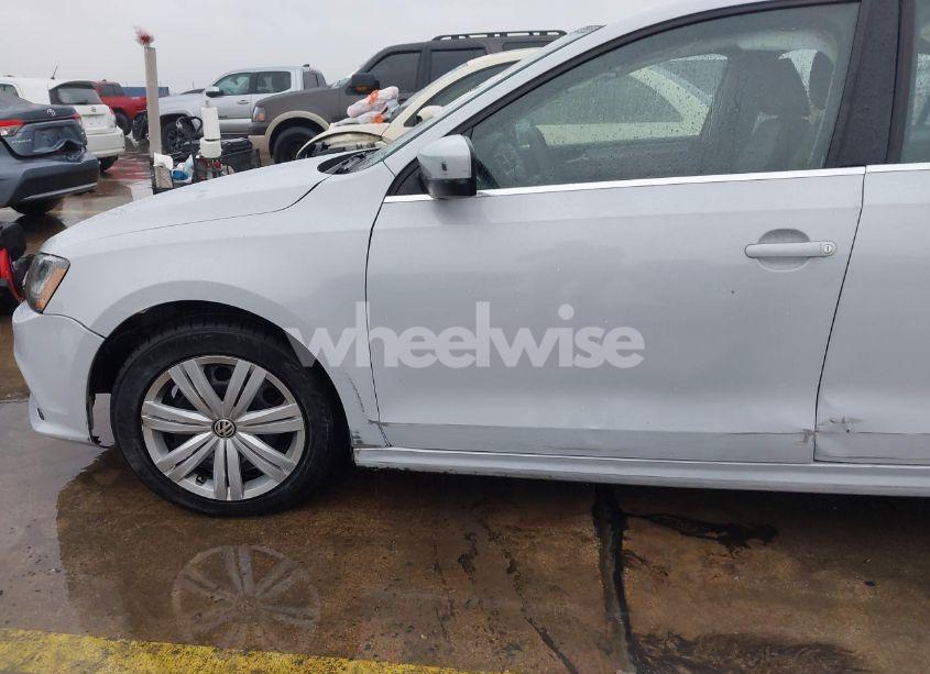 Photo 6 of 2017 Volkswagen Jetta 1.4T S (VIN 3VW2B7AJ5HM245854)