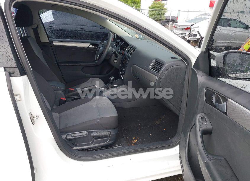 Photo 5 of 2017 Volkswagen Jetta 1.4T S (VIN 3VW2B7AJ5HM270396)