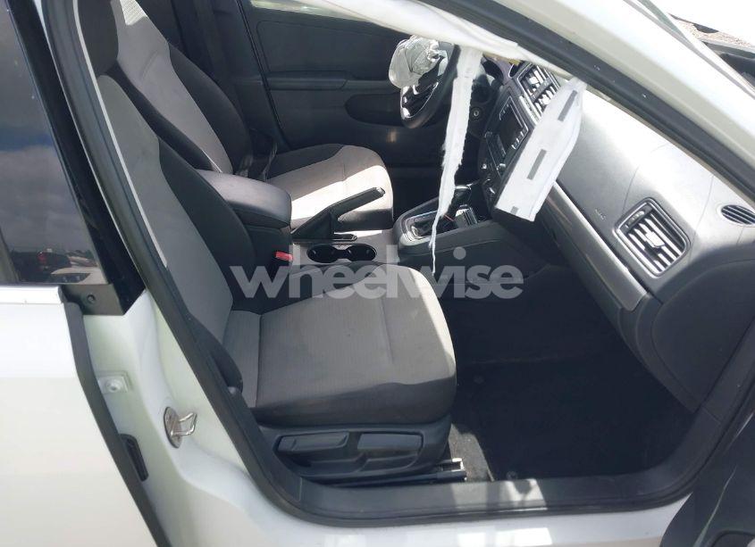 Photo 5 of 2017 Volkswagen Jetta 1.4T S (VIN 3VW2B7AJ5HM290616)